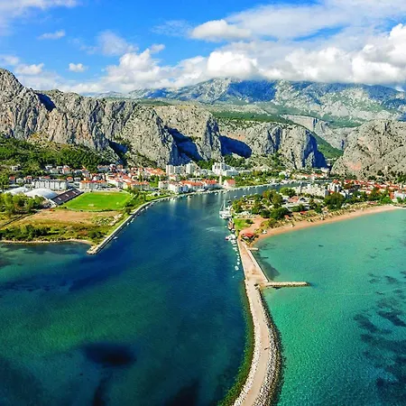 Lovely In With Wifi Apartmán Omiš